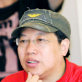 秀英小彩两女共侍小雷